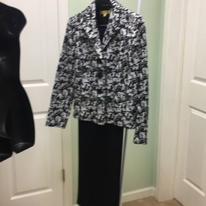 NWOT- Kasper 2 pc black/ white pantsuit.